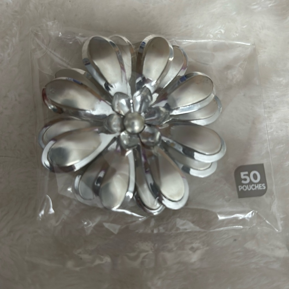 Flower pin